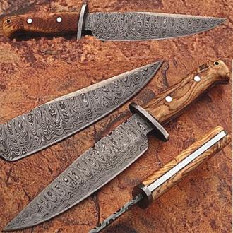 Custom Made Damascus Steel Traditional Hunting Knife with Oliv Wood